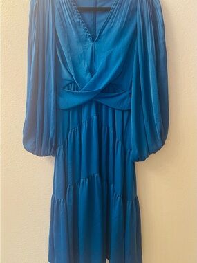 Blue V-Neck Long Sleeve Dress